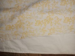Williams Sonoma Linen/Cotton Table Runner 16”x 100″ White/Yellow Floral Scroll
