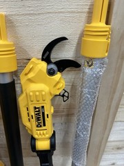 DEWALT DCPPR320B 20V MAX 1-1/2” Pole Pruner TOOL ONLY (Open Box) PP-20VT
