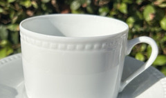 france 8-PC SET APILCO WHITE HEMSTITCH 4 CUPS + 4 MATCHING SAUCERS mugs BEADED