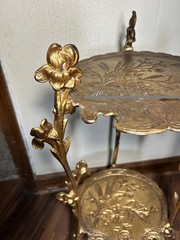 Antique SOLID BRASS 2 Tier Curio Stand, Accent Table, Plant Stand w 3FLOWER LEGS
