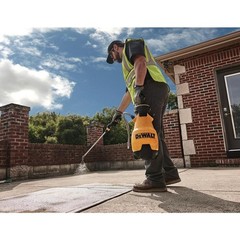 DeWalt 190612 2 gal Chemical-Resistant Manual Pump Sprayer New