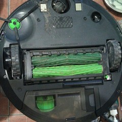 iRobot Roomba J7 WiFi Connected Smart Mapping Robot Cleaner Vacuum