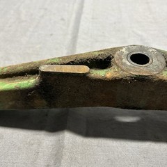 JOHN DEERE 112 GARDEN TRACTOR FRONT AXLE AM30370