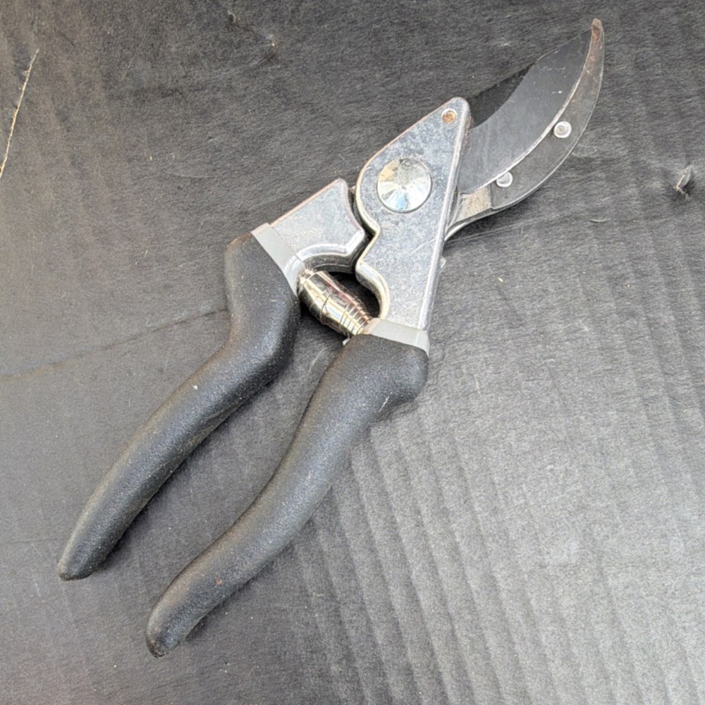 Husky Standard Pruning Shears Black Silver Steel Blade Comfort Grip