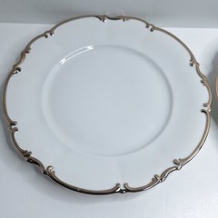 Hutschenreuther Selb Bavaria 2 Dinner Plates 10.25” Vintage White Platinum Trim