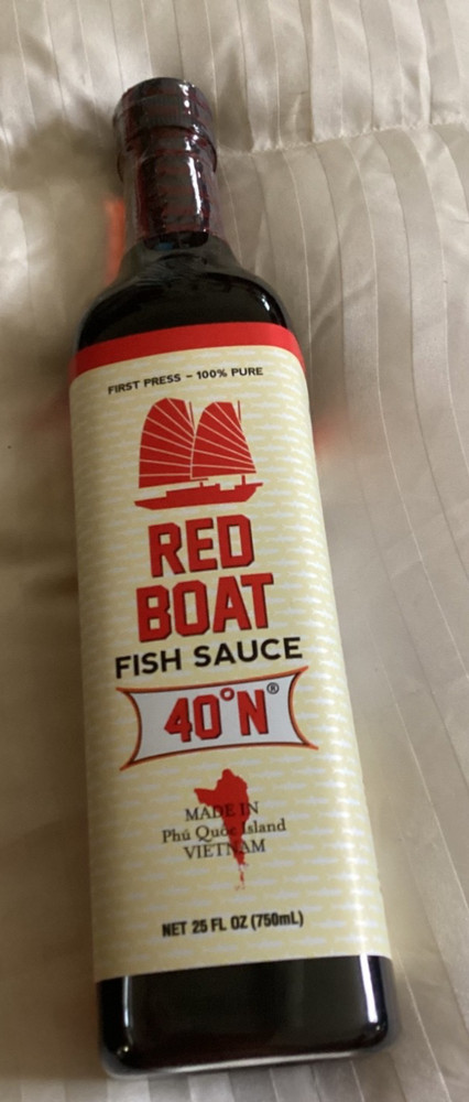 Red Boat Vietnamese Fish Sauce 40 N, Anchovy, No preserv, 28oz, Exp 06/09/2028