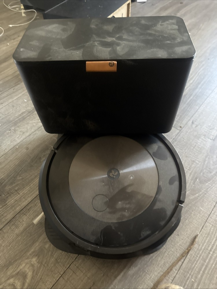 iRobot Roomba j7+ Self-Emptying Vacuum Cleaning Robot