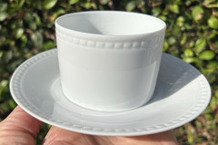 france 8-PC SET APILCO WHITE HEMSTITCH 4 CUPS + 4 MATCHING SAUCERS mugs BEADED