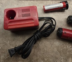 Milwauke 6539-1 Cordless Screwdriver Lot of 3 w/ 1 Charger Working Read Descript