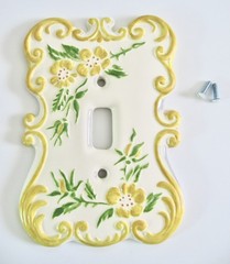 VINTAGE DECORATIVE ELECTRIC LIGHT COVER PLATE CERAMIC HOLLAND MOLD WHITE YELLOW