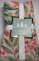 DOMAIN NAPKINS GREEN RED BERRIES GLITTER (8) 18 X 18 100% COTTON NIP
