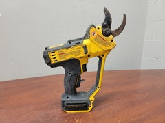 *READ* Dewalt DCPR320 20V MAX Cordless Li-Ion Battery Powered Pruner FOR PARTS