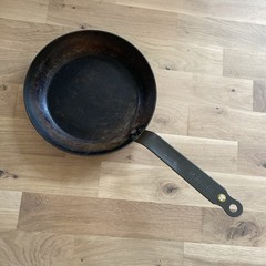 de Buyer Mineral B Classic Carbon Steel Omelette Pan 9.5” Seasoned Nonstick