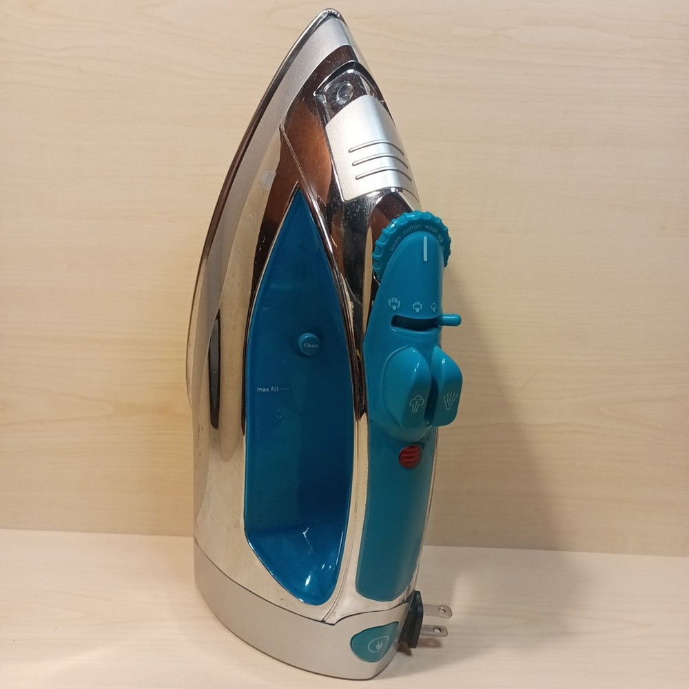 Sunbeam Steam Master Prof Iron Silver/Blue Model GCSBSP-201 Retractable Cord