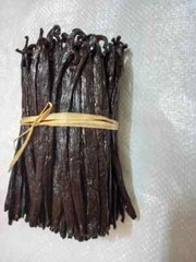 Fresh Organic Vanilla Beans Grade A 5′- 8′ – Bulk Vanilla Pods and Vanilla Cuts.