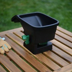 6 lb Capacity Handheld Broadcast Spreader