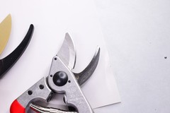 Felco 15  High Performance Pruning Shears Swiss Made Hand Pruner + Fiskars P552
