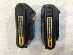 2 New Dewalt DCB201 20V Max Batteries 1.5Ah Lithium Ion Li-Ion Genuine DCB201-2