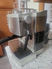 DeLonghi Ec702 15 Bar Pump Driven Espresso Latte and CappuccinoMakerTested Bundl