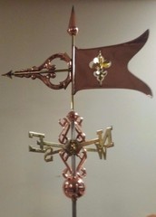 Beautiful copper LARGE fluer de le arrow weathervane. COMPLETE as shown.