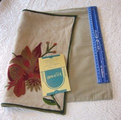 NWT ~ KASHMIR Red/Green Embroidery/Crewel Linen Placemat ~ 14″ x 20″