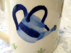 Hartstone Garden Mugs Set of 2 – Bees, Butterflies, Watering Can & Wheelbarrow