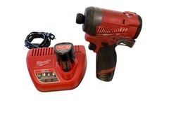 MILWAUKEE TOOLS 3453-20 w/ 2 BATTERIES AND CHARGER (MP3071893)