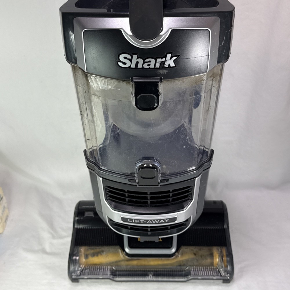 Shark UV725 Navigator Lift-Away Upright Vacuum Good Preowned Tested & Working