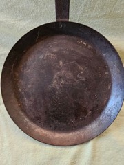 De Buyer Crepe Omelet Pan Frying Skillet Made in France Carbon Steel 9.5″ Used