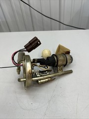 JOHN DEERE SENDING UNIT AND FUEL PUMP 445 AM117276 AM117108