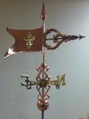 Beautiful copper LARGE fluer de le arrow weathervane. COMPLETE as shown.