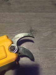 DeWalt DCPR320B 20V MAX Li-Ion 1-1/2″ Pruner (Tool Only)