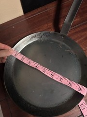 de Buyer Mineral B Classic Carbon Steel Cree Pan 9.5” It Has Some Rust Spots
