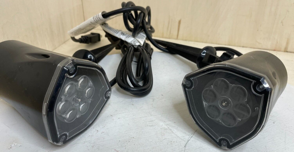 Pair of Front Yard House Shining Indoor and Outdoor Lights 120v Volts 60hz 59460