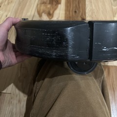 iRobot Roomba i8 Self-Emptying Vacuum Cleaning – Scratch & Dent