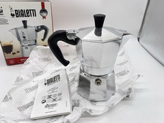 Bialetti Moka Express Iconic Italian Stovetop Espresso Maker Silver, 3 Cups