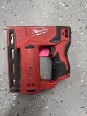 Milwaukee ‎2447-20 12V Cordless Stapler Gun – Red/Black