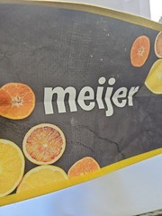 Meijer Reusable Shopping Tote Bag Size Medium 8x14x16″ Lemon Veg Yellow Theme