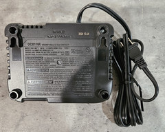 New DeWALT 20V Volt Max DCB205-2C (2 DCB205 Batteries & 1 DCB1104 Charger)