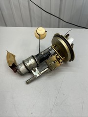 JOHN DEERE SENDING UNIT AND FUEL PUMP 445 AM117276 AM117108