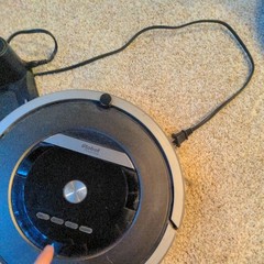 iRobot Roomba 870 Robot Vacuum works see Pictures for details sold as it is