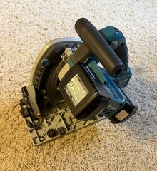 Makita XPS01 6.5 in Cordless Circular Track Saw – Two 18 Volt 5.0 Ah Batteries
