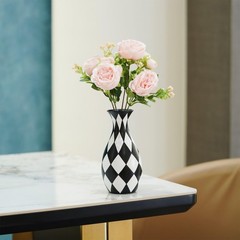 Modern Black and White Checkered Flower Vase – Stylish Decorative Vase | Table