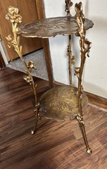 Antique SOLID BRASS 2 Tier Curio Stand, Accent Table, Plant Stand w 3FLOWER LEGS