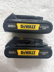 2 New Dewalt DCB201 20V Max Batteries 1.5Ah Lithium Ion Li-Ion Genuine DCB201-2