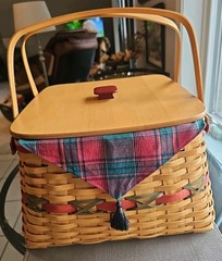 Longaberger 12 Days of Xmas Basket 14″ +3 Protectors (1 Divided)+Liner+Lid 2000