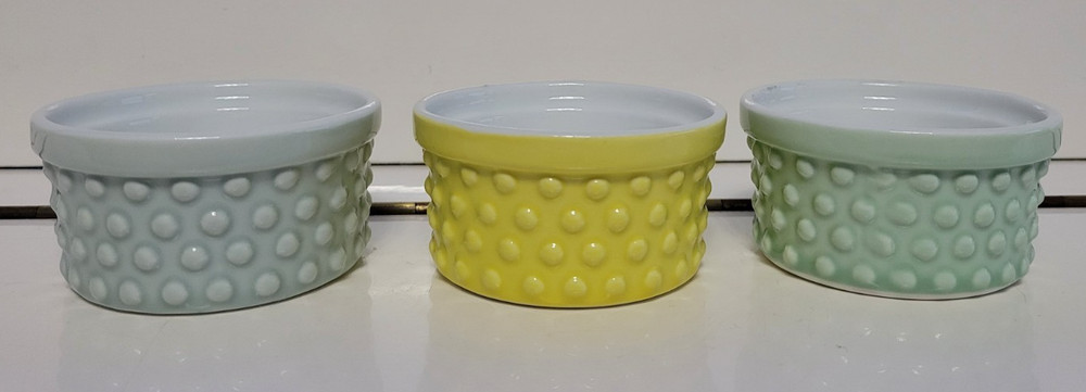 3 CORDON BLEU STONEWARE HOBNAIL RAMEKINS GRAY YELLOW GREEN 3.25 INCHES 4 OZS
