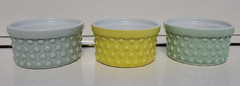 3 CORDON BLEU STONEWARE HOBNAIL RAMEKINS GRAY YELLOW GREEN 3.25 INCHES 4 OZS