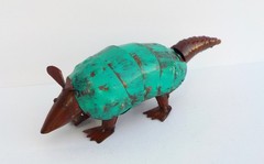 METAL ART ARMADILLO SCULPTURE 8 1/2″ LONG YARD ART ANIMAL FIGURE GREEN