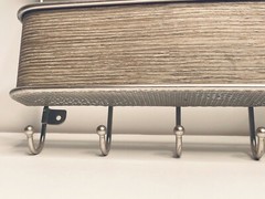 NEW SILVER&TAN-TAUPE WOOD GRAIN STORAGE RACK WALL SHELF W HOOKS 8.75″X10.5″